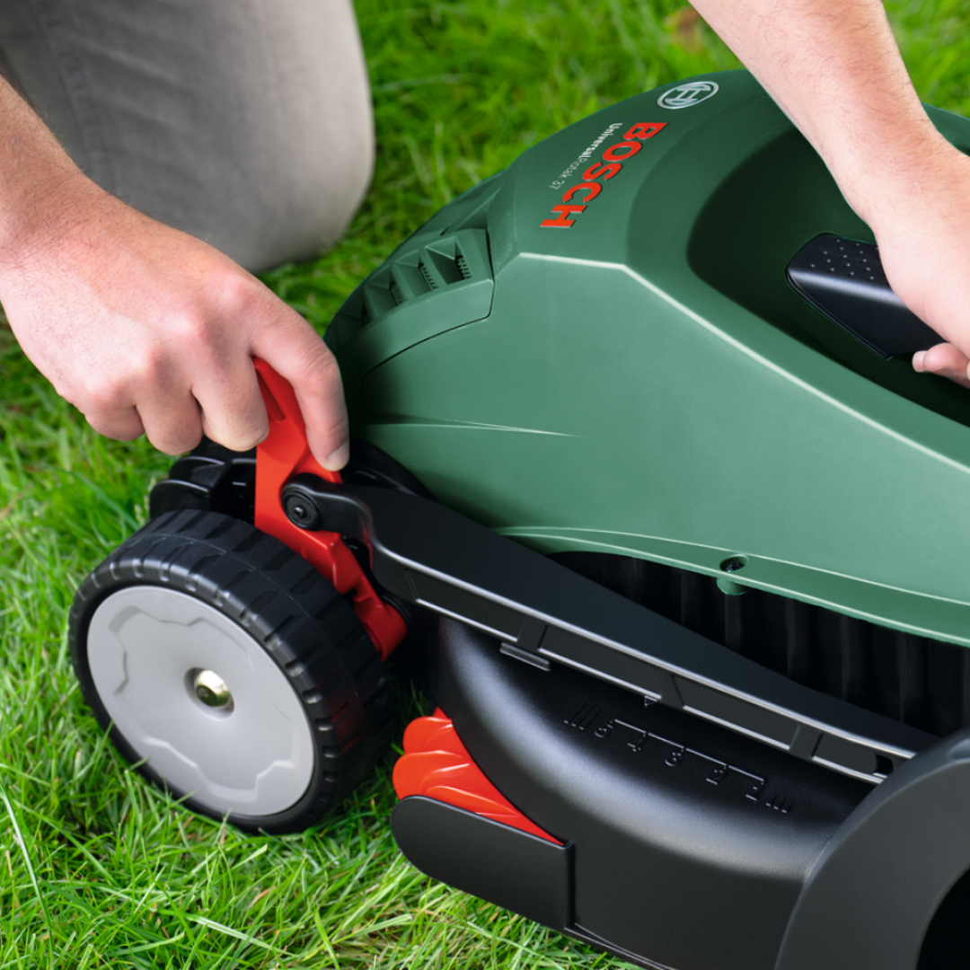 Bosch UniversalRotak 37-570 Çim Biçme Makinesi — görsel 3