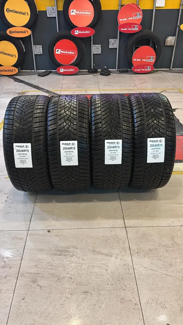 255/40R19  GOODYEAR ULTRAGRİP 100V ÇIKMA KIŞ LASTİĞİ