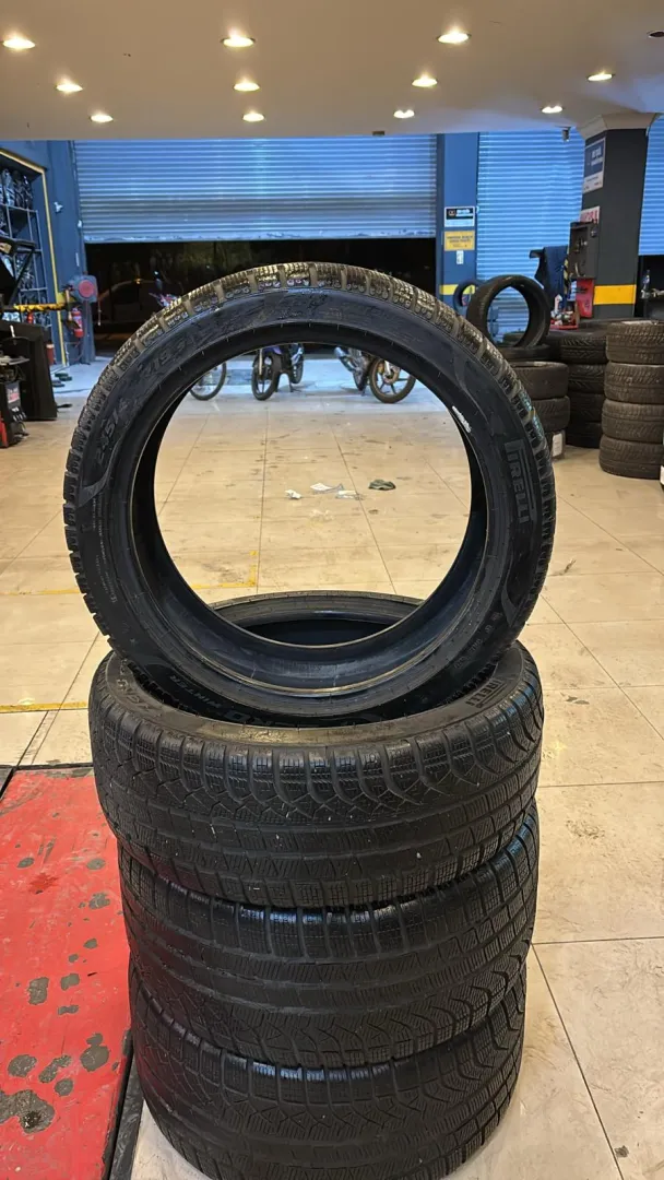 245/40R19 PİRELLİ PZERO WİNTER 98V ÇIKMA KIŞ LASTİĞİ
